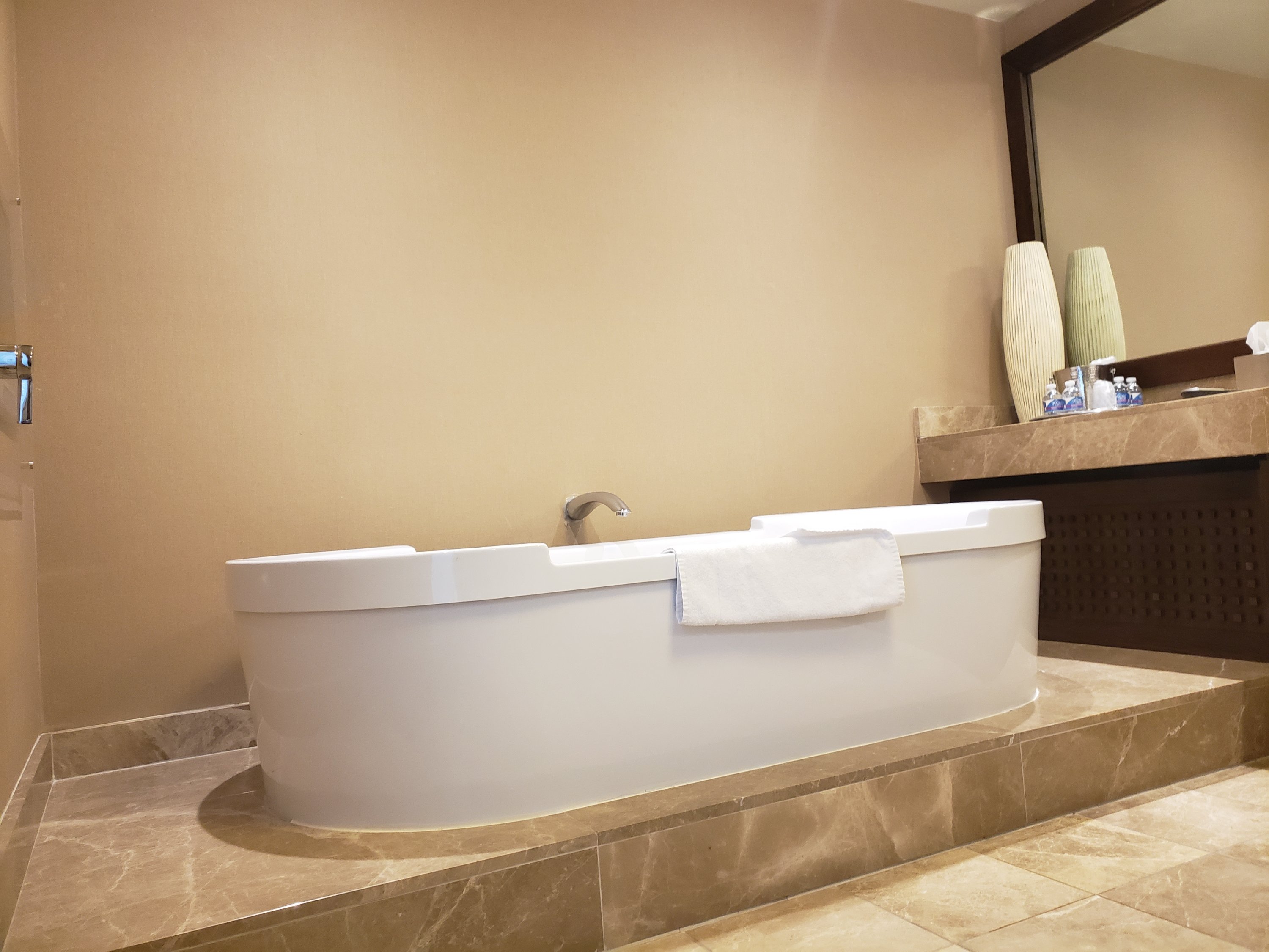 Large soaking tub in the bathroom of a hotel room in a Bettendorf Iowa hotel located at the Isle Hotel. Located in one of the casino's in Bettendorf Iowa. 