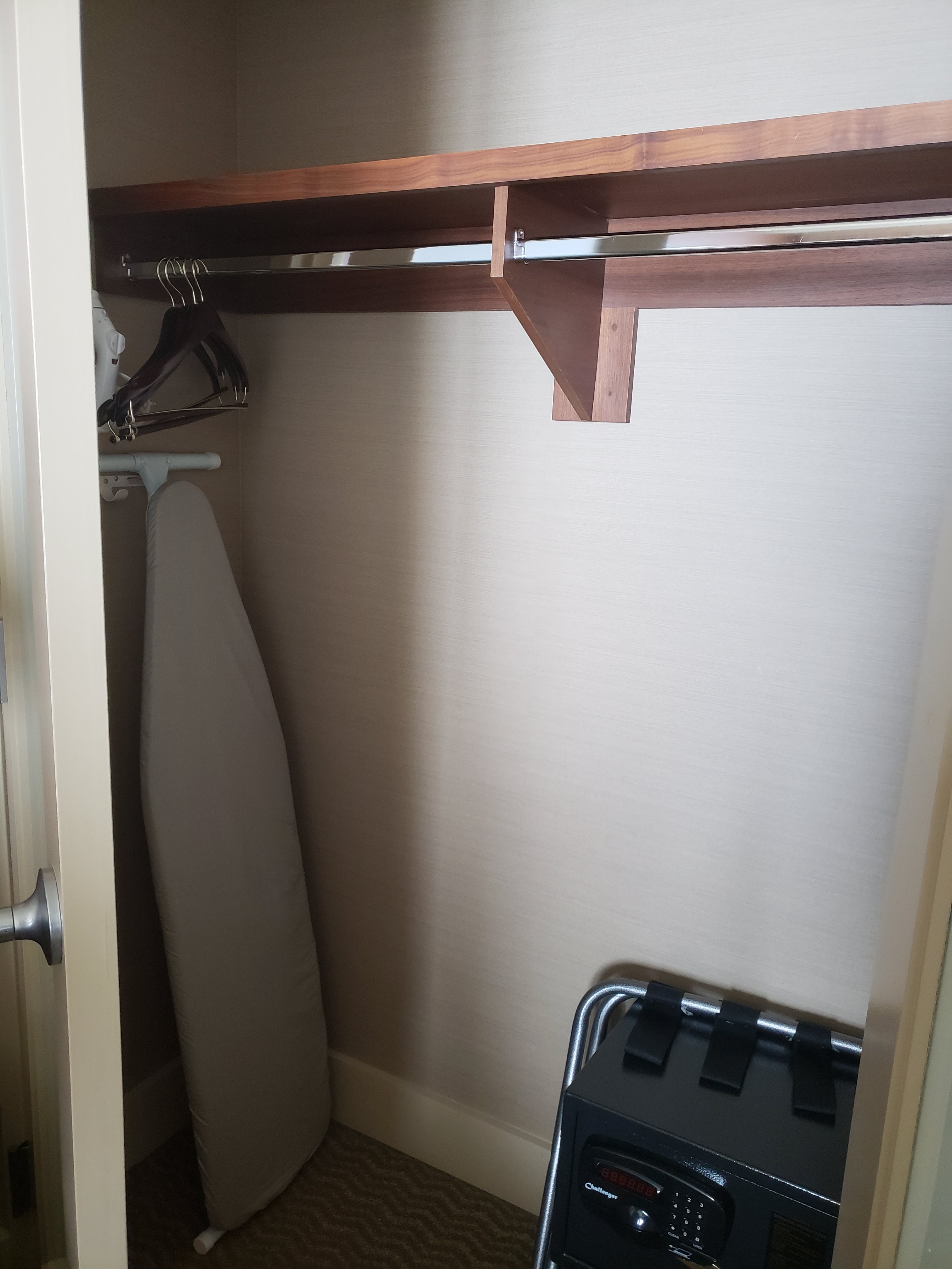 Isle Casino and Hotel Bettendorf room closet