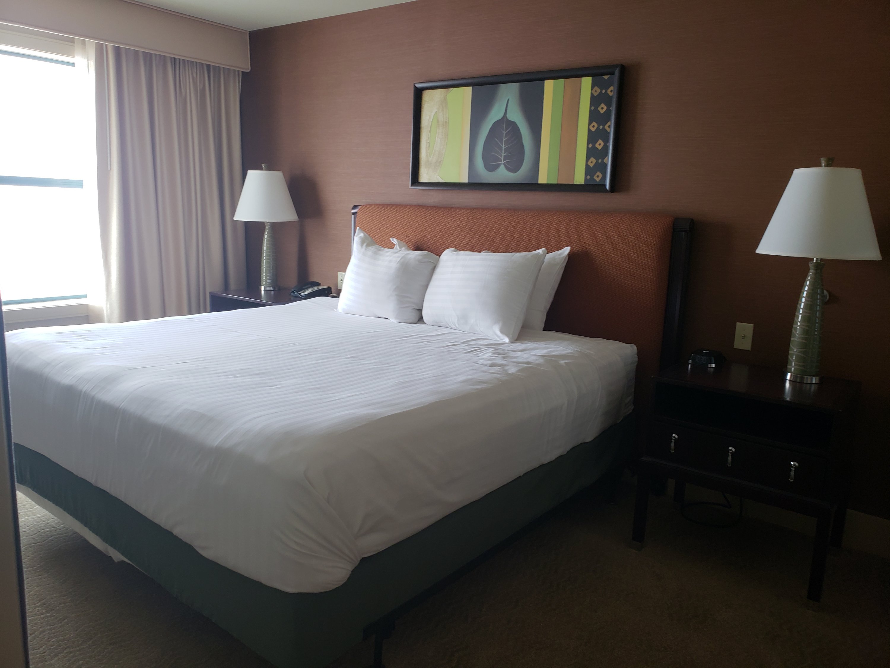 king size bed in the Isle Casino and Hotel Bettendorf room