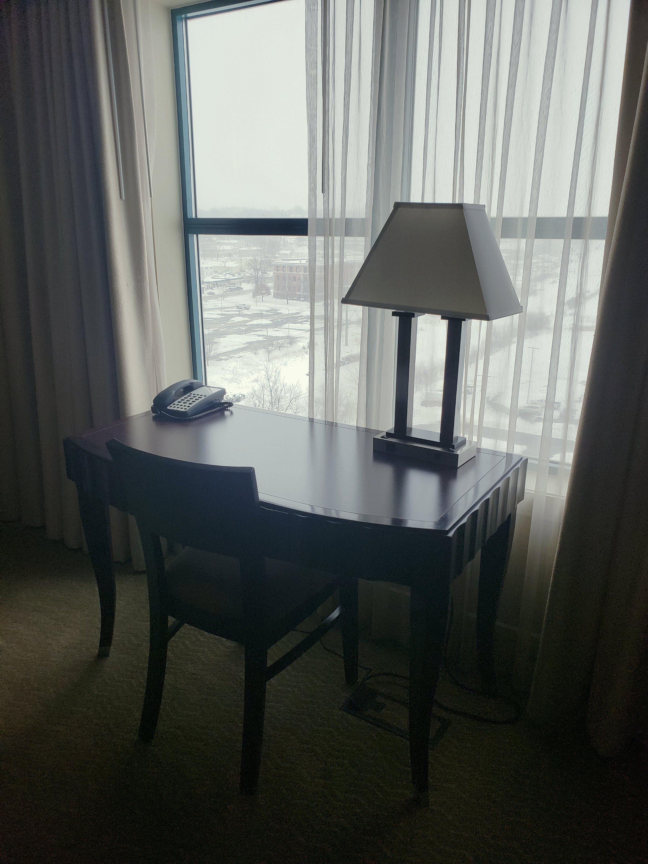 desk in the room at Isle Casino and Hotel Bettendorf sitting in front of a large window